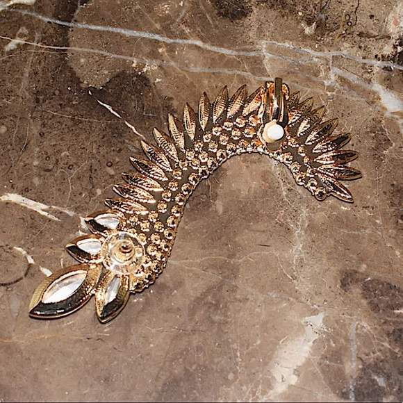 Crystal Rhinestone Ear Cuff Earring - Picture 6 of 7